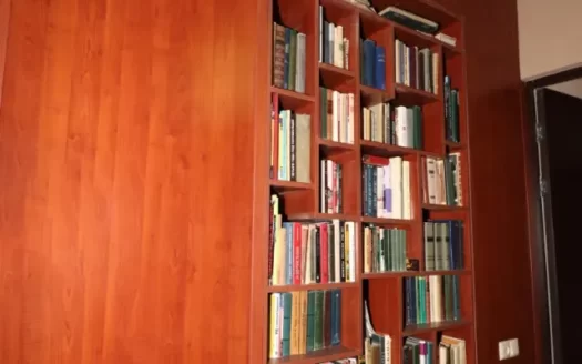 3 room apartment, Azatutyan Avenue, 89 sq.m., high ceilings, major renovation, stone building