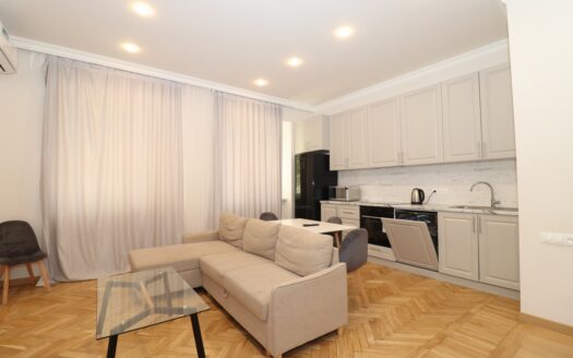 2 room apartment on Nalbandyan street, 60 sq.m., 1/5 floor, high ceilings, major renovation