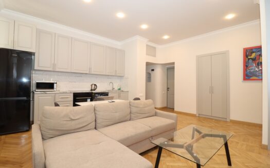 2 room apartment on Nalbandyan street, 60 sq.m., 1/5 floor, high ceilings, major renovation