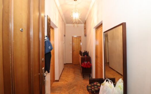 4 room apartment, Komitas Avenue, 100 sq.m., second to last floor, high ceilings, multiple balconies