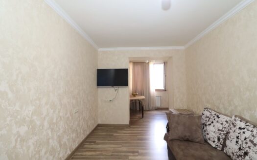 2 room apartment, Artsakh avenue, 60 sq.m., major renovation, stone building