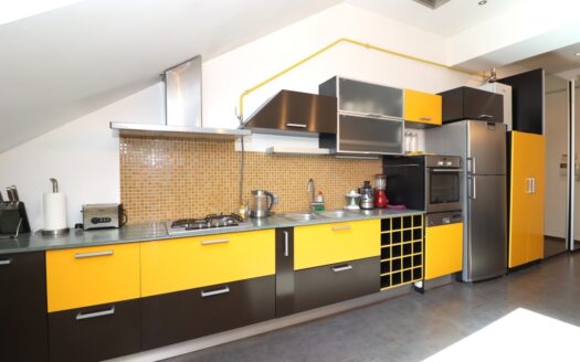 Spacious 2 room apartment in the center, 173 sq.m., high ceilings