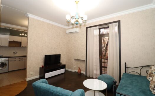 1 room apartment on Abovyan street, 40 sq.m., high ceilings, major renovation