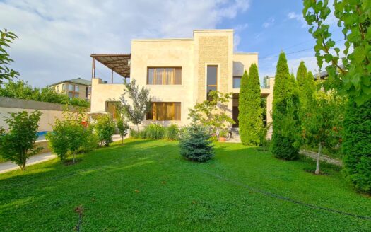 Two story house on Bagrevand street in Nor Nork, 325 sq.m., 3+ bathrooms, major renovation