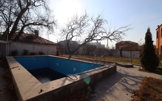 Two story stone house, Kanaker 17th Street in Kanaker-Zeytun, 600 sq.m.