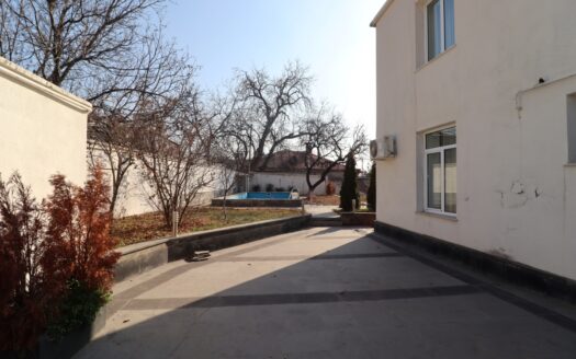 Two story stone house, Kanaker 17th Street in Kanaker-Zeytun, 600 sq.m.