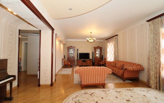 4 room apartment, Khanjyan Street, 150 sq.m., high ceiling