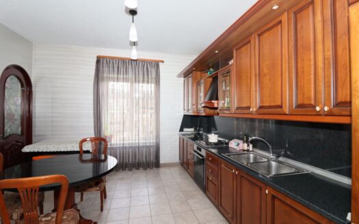 4 room apartment, Khanjyan Street, 150 sq.m., high ceiling