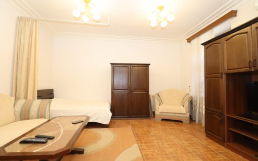 1 room apartment, Saryan Street, 34 sq.m., high ceilings, major renovation