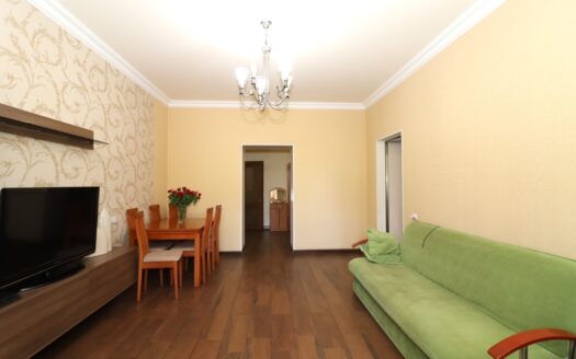 4 room apartment on Leningradyan street, 3/5 floor, high ceilings