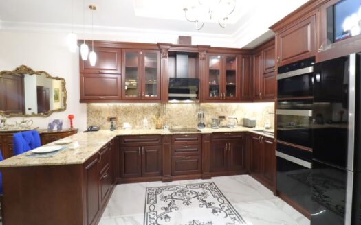 Spacious 3 room apartment in a new building on Leo street, 183 sq.m., 2 bathrooms, high ceilings