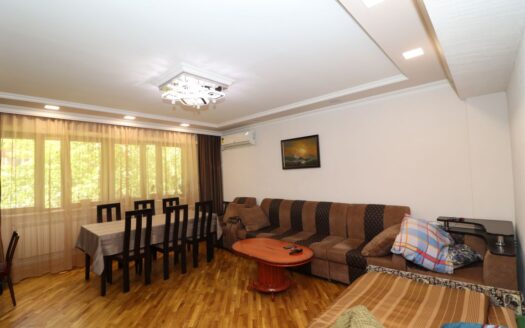 4 room apartment on Yervand Kochar street, 85 sq.m.