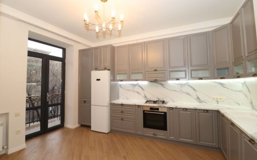 3 room apartment on Paronyan street, 100 sq.m., high ceilings