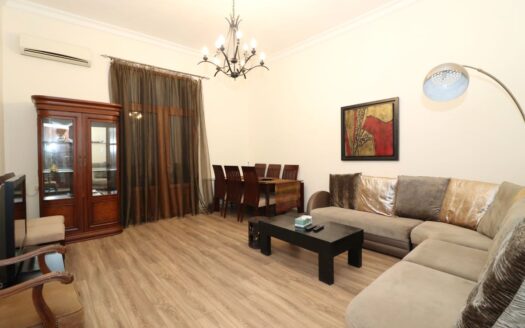 4 room apartment on Teryan street, 110 sq.m., high ceilings