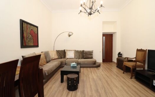 4 room apartment on Teryan street, 110 sq.m., high ceilings