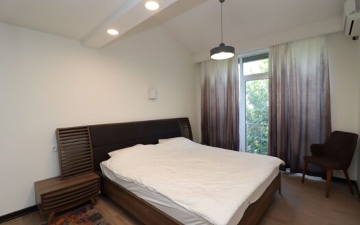 4 room apartment on Teryan street, 115 sq.m., high ceilings, major renovation, stone building