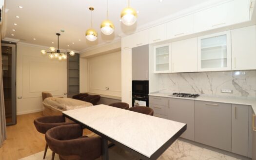 3 room apartment in a new building on Paronyan street, 84 sq.m., high ceilings