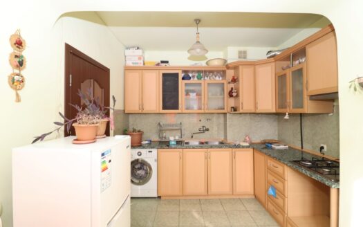 2 room apartment, Baghyan Street 1st lane, 60 sq.m., stone building
