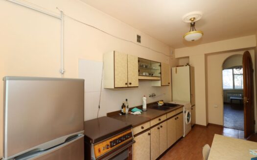 3 room apartment, in Yevand Kochar street, 83 sq.m., cosmetic renovation