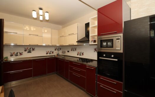 3 room apartment, Mashtots Avenue, 137 sq.m., 2/5 floor, high ceilings