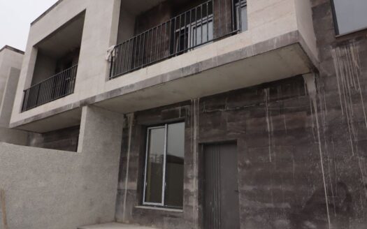 Three story townhouse, G-1 microdistrict