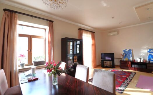 2 room apartment, Moskovyan Stree, 90 sq.m., high ceilings