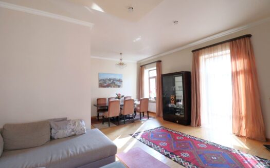 2 room apartment, Moskovyan Stree, 90 sq.m., high ceilings