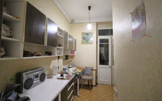 3 room apartment, Mashtots Avenue near Cascade, 85 sq.m., high ceilings, stone building