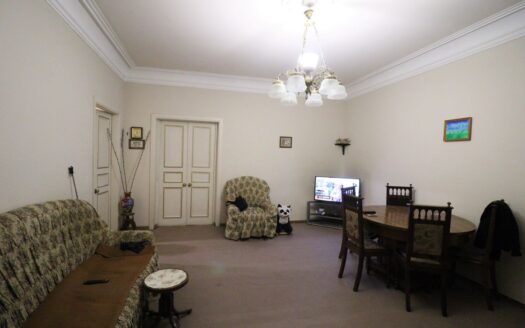 3 room apartment, Mashtots Avenue near Cascade, 85 sq.m., high ceilings, stone building