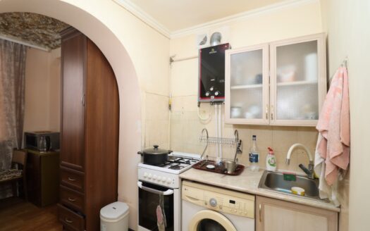 3 room apartment, Bakunts Street, multiple balconies, cosmetic renovation