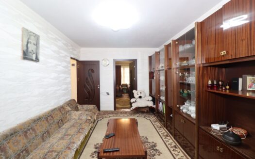 3 room apartment, Bakunts Street, multiple balconies, cosmetic renovation