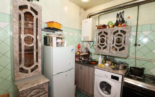 4 room apartment, Aram Khachatryan Street, partial renovation, stone building