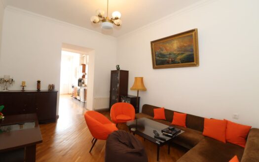 3 room apartment, Moskovyan Stree, 90 sq.m., high ceilings