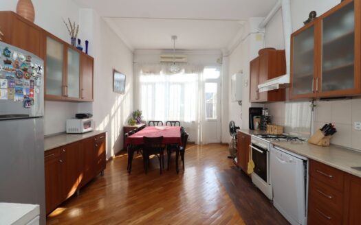 3 room apartment, Moskovyan Stree, 90 sq.m., high ceilings