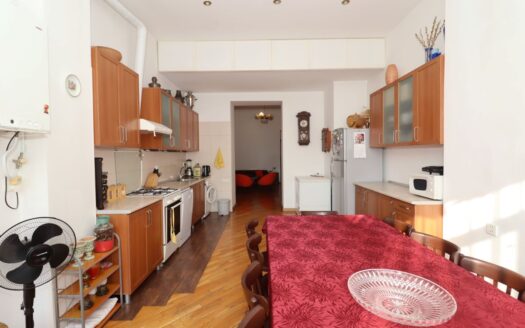 3 room apartment, Moskovyan Stree, 90 sq.m., high ceilings