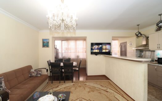 4 room apartment, Avetis Aharonyan Street, major renovation, stone building