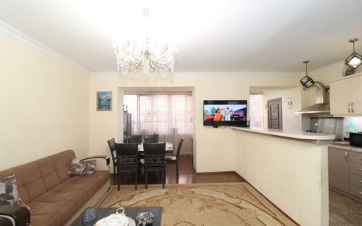 4 room apartment, Avetis Aharonyan Street, major renovation, stone building