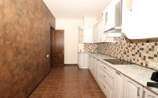 5 room apartment in a new building on Rostom street, 183 sq.m.
