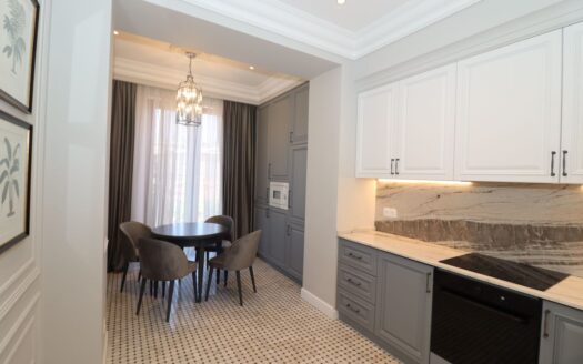 3 room apartment on Tamanyan street, 94 sq.m., high ceilings, major renovation