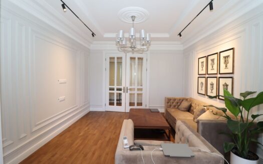 3 room apartment on Tamanyan street, 94 sq.m., high ceilings, major renovation