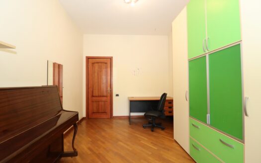 3 room apartment, Kievyan street, 107 sq.m., high ceilings, major renovation