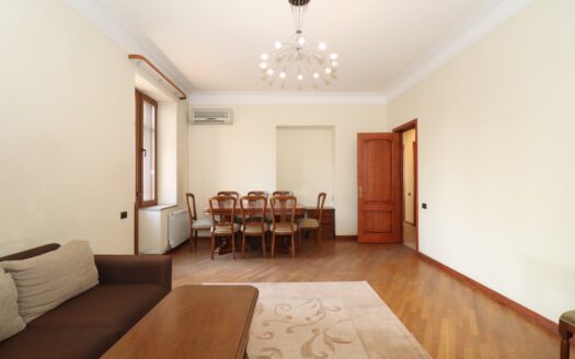 3 room apartment, Kievyan street, 107 sq.m., high ceilings, major renovation