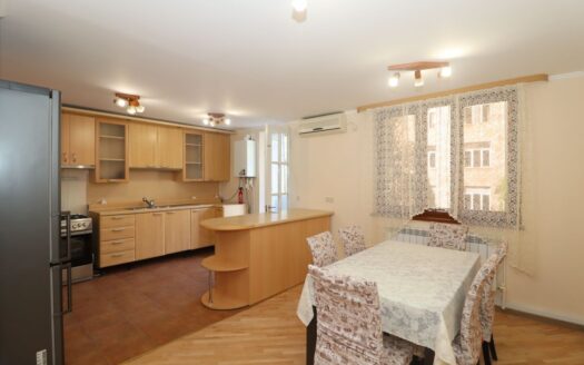 3 room apartment, Mashtots Avenue, major renovation, stone building