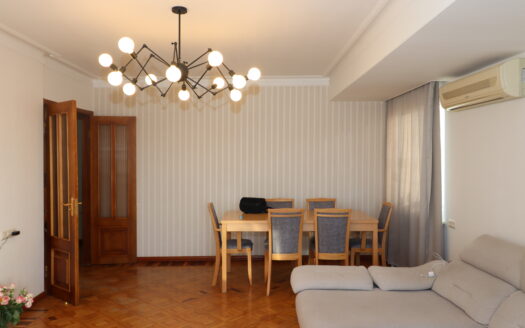 4 room apartment on Hovsep Emin street, 104 sq.m., major renovation