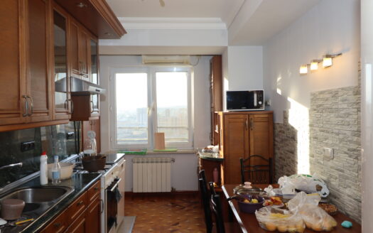 4 room apartment on Hovsep Emin street, 104 sq.m., major renovation