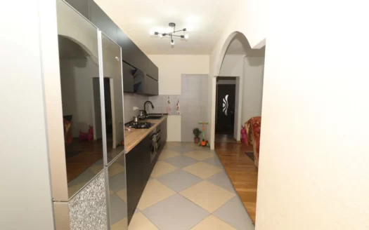 4 room apartment, Leningradyan Street, 105 sq.m., multiple balconies