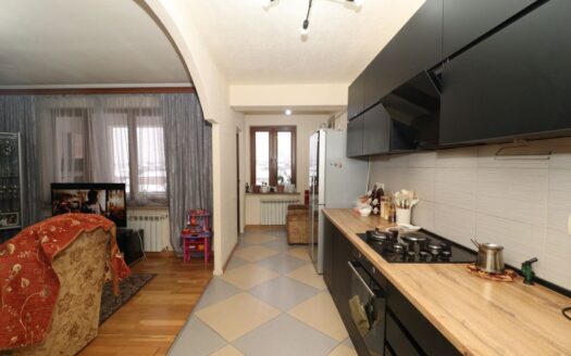 4 room apartment, Leningradyan Street, 105 sq.m., multiple balconies