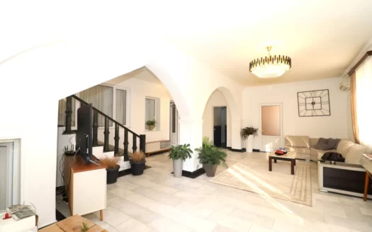 Two story stone house, Kanaker 17th Street, 600 sq.m., major renovation