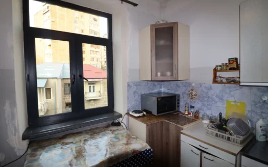 1 room apartment, Baghramyan Avenue, 36 sq.m., high ceilings, stone building