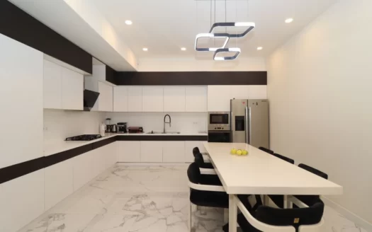 4 room apartment in a new building, Paronyan Street, 133 sq.m., high ceilings